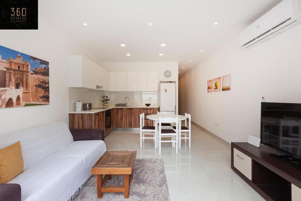 Comfy Apt With Terrace, 5 Mins To Sliema Ferries By 360 Estates Gzira Екстериор снимка