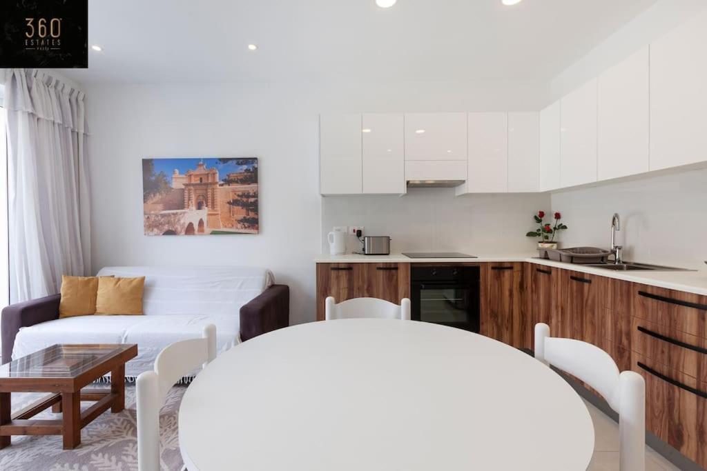 Comfy Apt With Terrace, 5 Mins To Sliema Ferries By 360 Estates Gzira Екстериор снимка